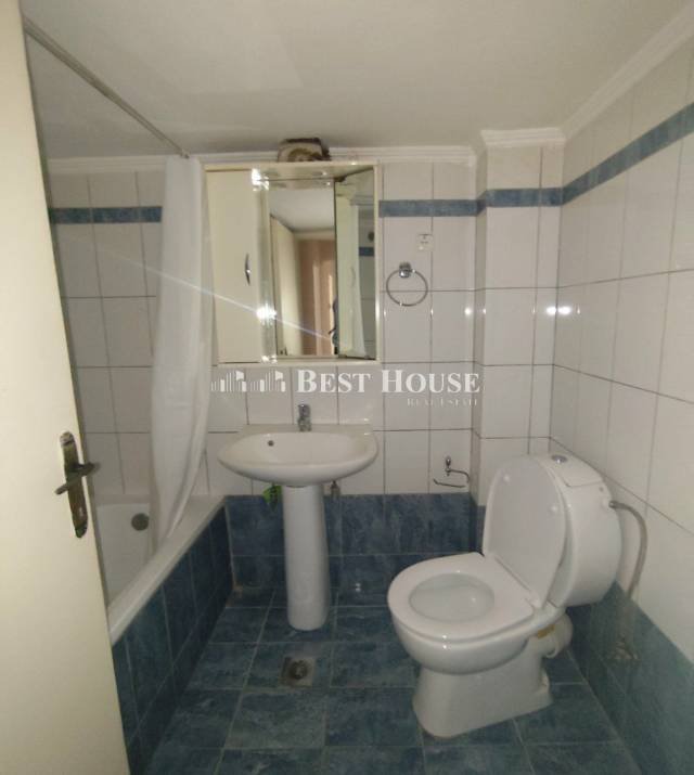 12. L7596 2.jpg